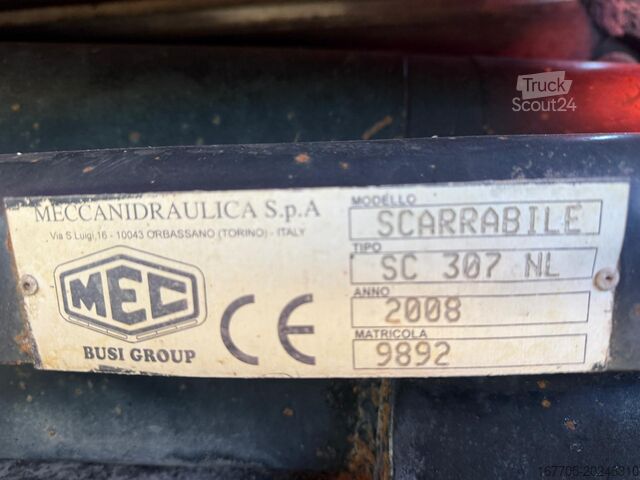 Menljiv keson z box konstrukcijo MAN 32 440 F