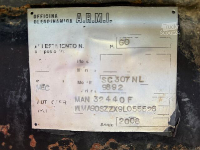 Menljiv keson z box konstrukcijo MAN 32 440 F