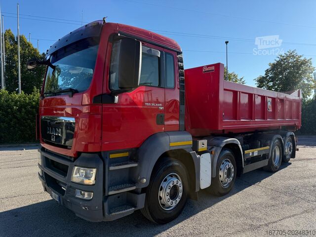 Menljiv keson z box konstrukcijo MAN 32 440 F