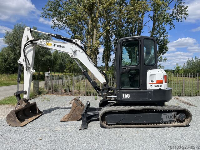 Escavadora Bobcat e50