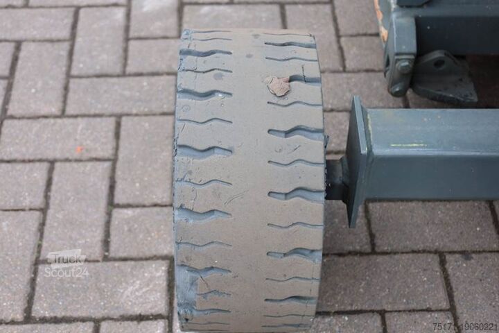 Scissor lift Holland Lift Ecostar HL-11816 Electric, 14m Working Height, 300