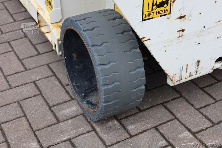 Scissor lift Holland Lift Ecostar HL-9710 Electric, 12m Working Height, 325k