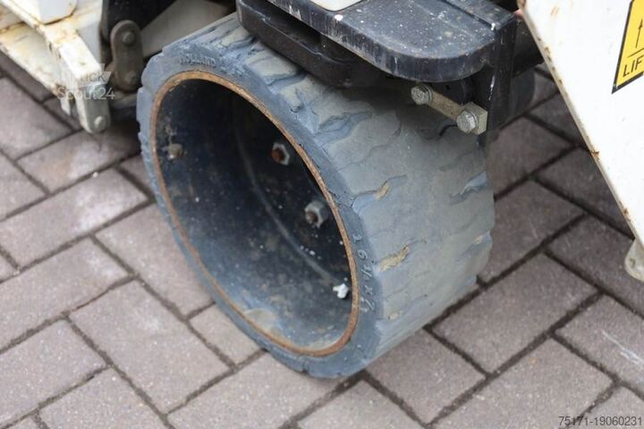 Scissor lift Holland Lift Ecostar HL-9710 Electric, 12m Working Height, 325k