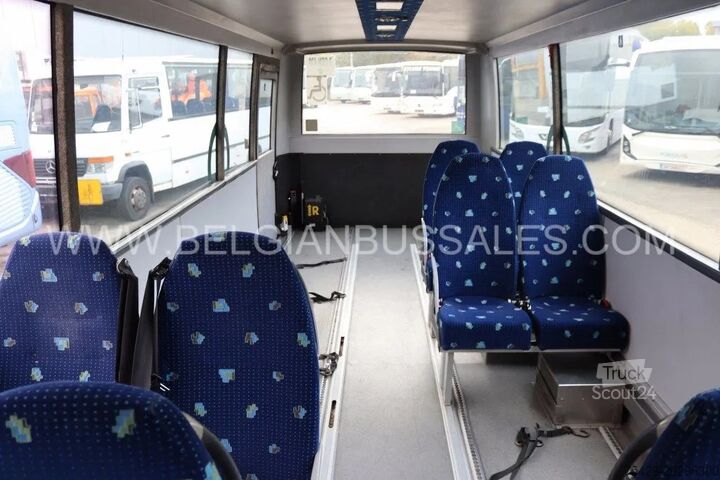 Mikrobus Mercedes VARIO O 813 DE