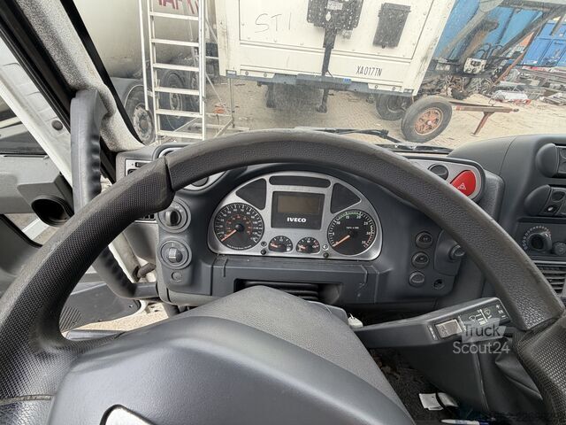 камион с платформа и падащ борд Iveco Eurocargo 75