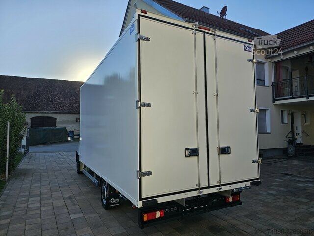 Dodávka Iveco Daily 35S18HA8 Automatik 3.0 Koffer 4,9 M. LED