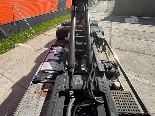 Hakenarmsystem Volvo FMX 410 6x4 HIAB XR 21 ton / L=5900 mm