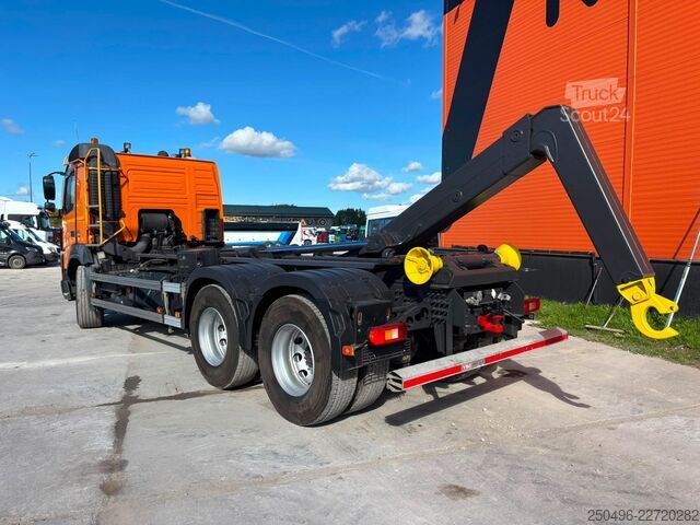 Hakenarmsystem Volvo FMX 410 6x4 HIAB XR 21 ton / L=5900 mm