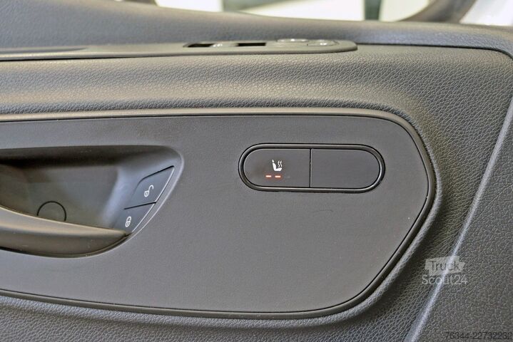 Ploščati dostavnik MERCEDES-BENZ Sprinter 311 CDI Kasten Klima Regalsystem BOTT