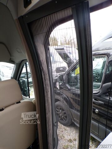 Obytný vůz BÜRSTNER Lineo C 550 Tageszulassung / Schlafdach, Automat