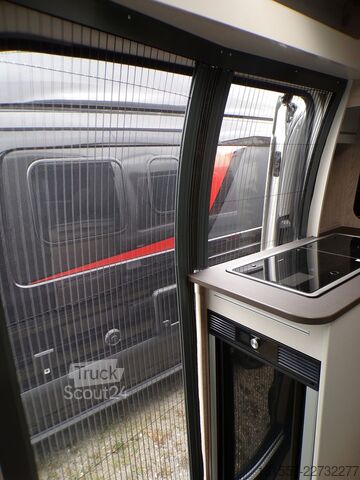 Obytný vůz BÜRSTNER Lineo C 550 Tageszulassung / Schlafdach, Automat