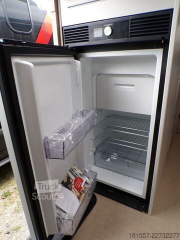 Obytný vůz BÜRSTNER Lineo C 550 Tageszulassung / Schlafdach, Automat