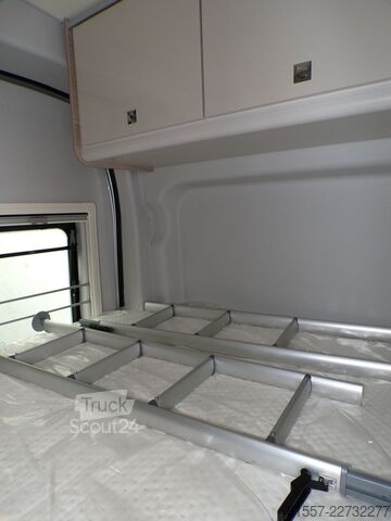 Obytný vůz BÜRSTNER Lineo C 550 Tageszulassung / Schlafdach, Automat