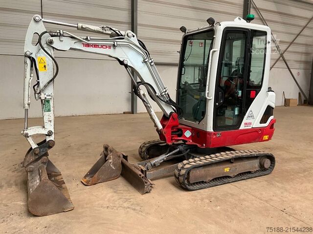Minibagger Takeuchi TB 225