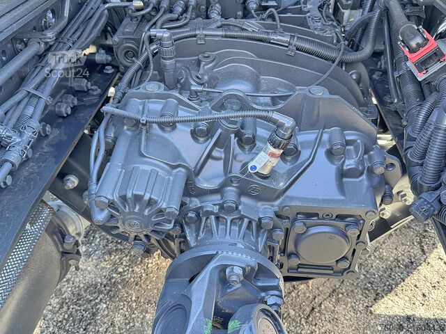 معيار SZM Iveco T-Way AT720T47TH Tractor Head (20 units)