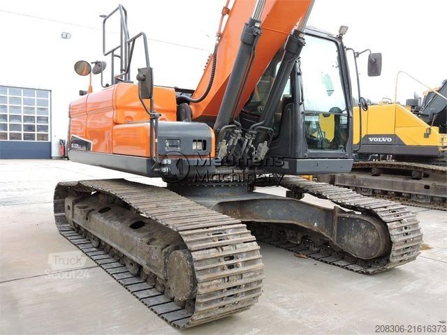 Chain excavator DOOSAN DX225
