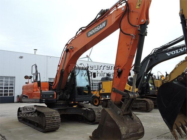 Chain excavator DOOSAN DX225