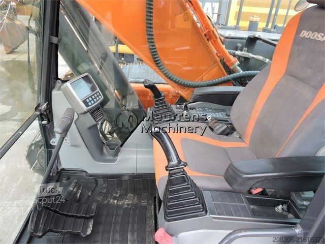 Chain excavator DOOSAN DX225