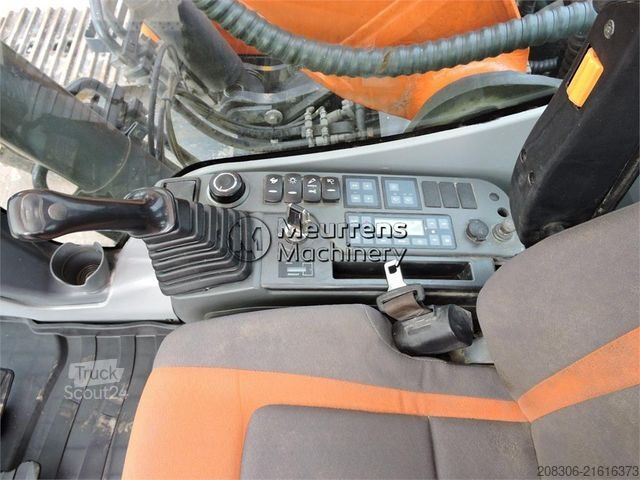 Chain excavator DOOSAN DX225