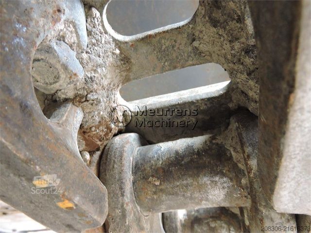 Chain excavator DOOSAN DX225