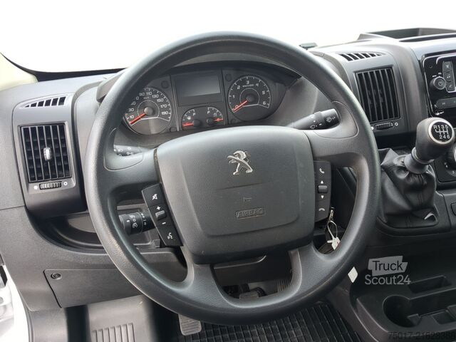 Flatbed truck, 3-seater Peugeot Pritsche Staukästen Boxer Klima+Bluetooth+Anhängerkupplung-