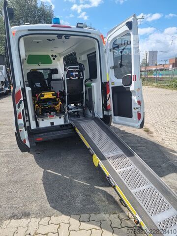 Ambulanssi Ford Transit Krankenwagen Rettungswagen