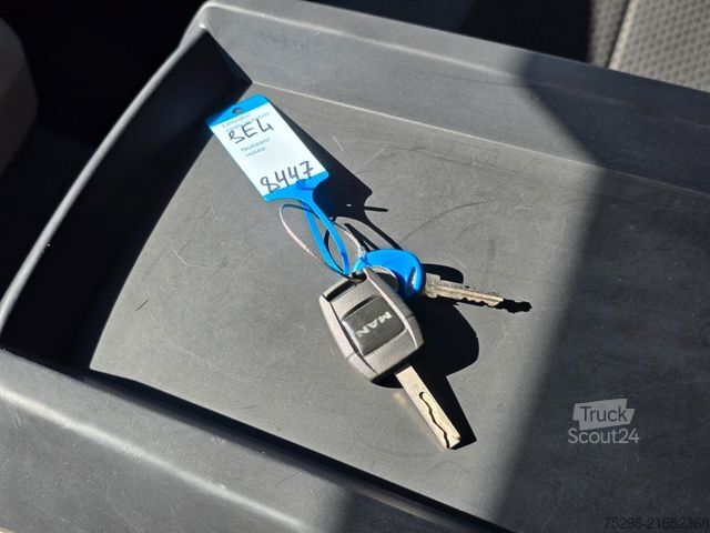 LKW mit Pritsche & Plane MAN TGL 12.220 4x2 BL CH / Ladebordwand / Navi