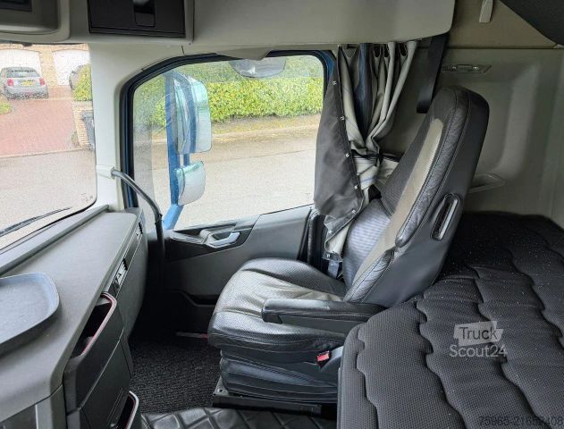 Camión frigorífico VOLVO FH 16.650 XL 6X2 FULL AIR FULL OPTIONS SIDE DOOR