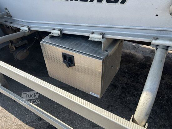 Semiremorcă cisternă MENCI LEBENSMITTELTANK ISOLIERT, 3 KAMMERN, 34000L LIFTACHSE,   BPW-ACHSEN,