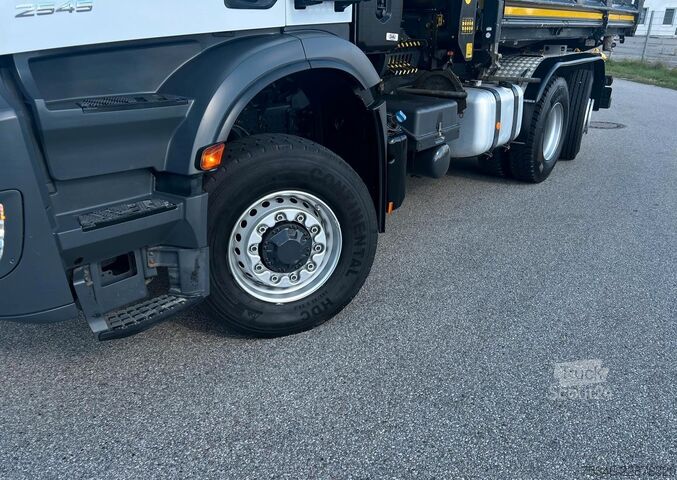 Γερανός τοποθετημένος σε φορτηγό MERCEDES-BENZ Arocs 2545 Kipper/Kran/6x4-4/Lenkachse/128 tkm