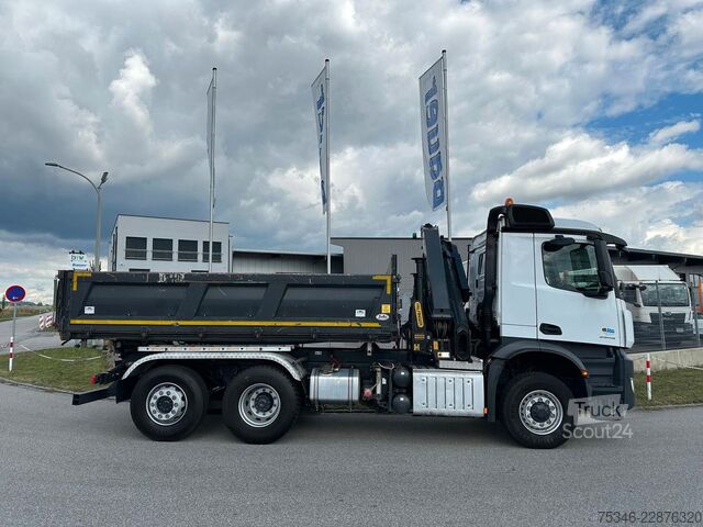 Γερανός τοποθετημένος σε φορτηγό MERCEDES-BENZ Arocs 2545 Kipper/Kran/6x4-4/Lenkachse/128 tkm