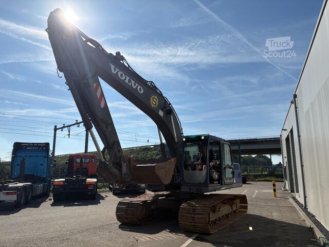 Bagger Volvo EC210  + 4870 Hours + bucket + fully operational