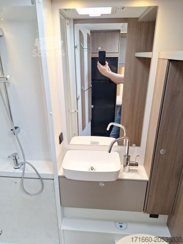 Alkove-camper CARADO pro A 361