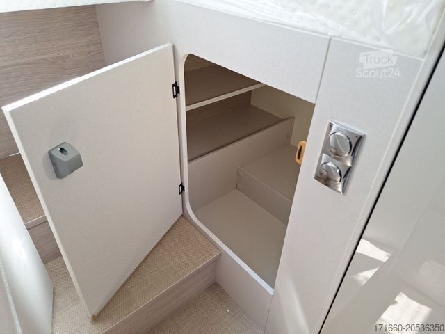 Polintegriran avtodom BÜRSTNER Lineo T 690 G