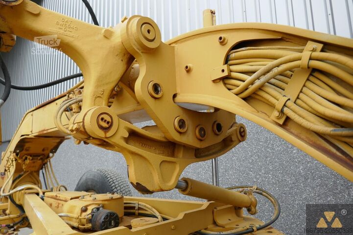 Równiarka Caterpillar 130G