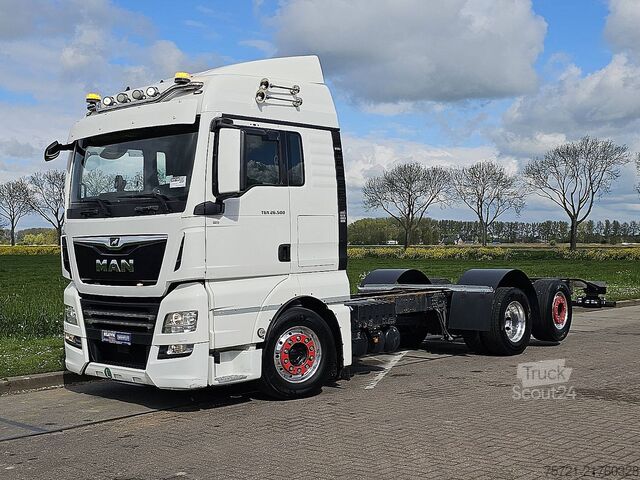 Châssis avec cabine M.A.N. 26.500 TGX 6x2*4