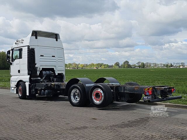 Châssis avec cabine M.A.N. 26.500 TGX 6x2*4