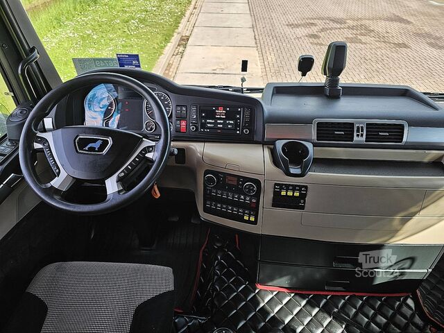 Châssis avec cabine M.A.N. 26.500 TGX 6x2*4