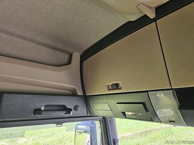 Châssis avec cabine M.A.N. 26.500 TGX 6x2*4