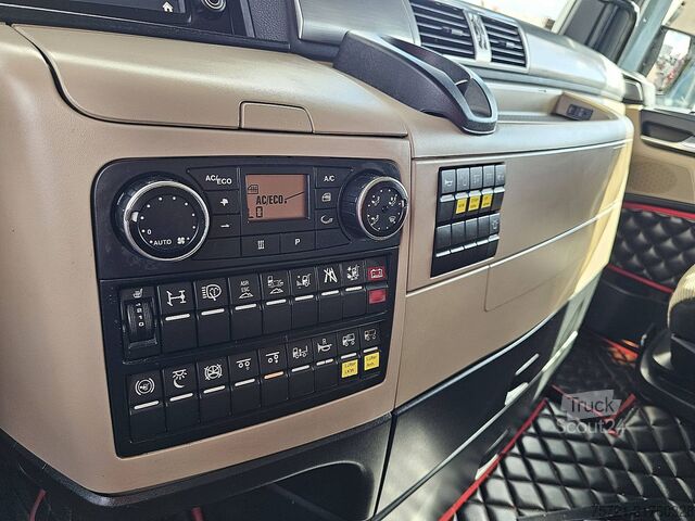 Châssis avec cabine M.A.N. 26.500 TGX 6x2*4