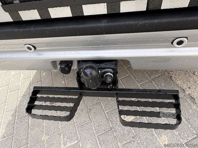 автомобиль для перевозки лошадей Renault Master AKX 5-Sitzer Automatik