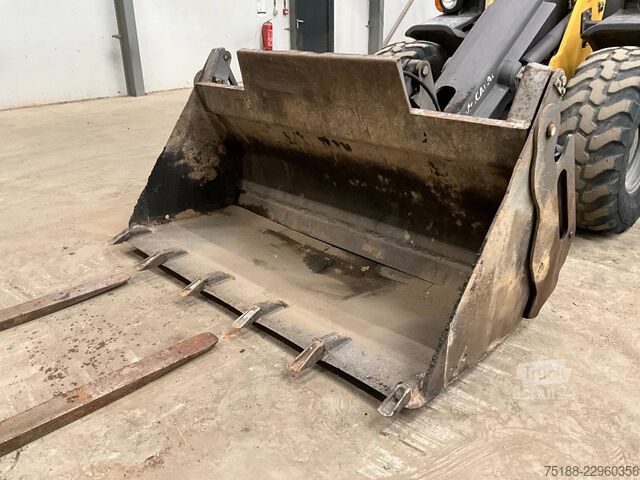 Nakladalnik Mecalac AX 850