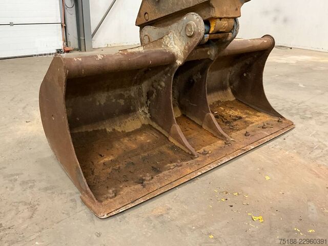 Goseniški bager Komatsu PC 210 LCi-11