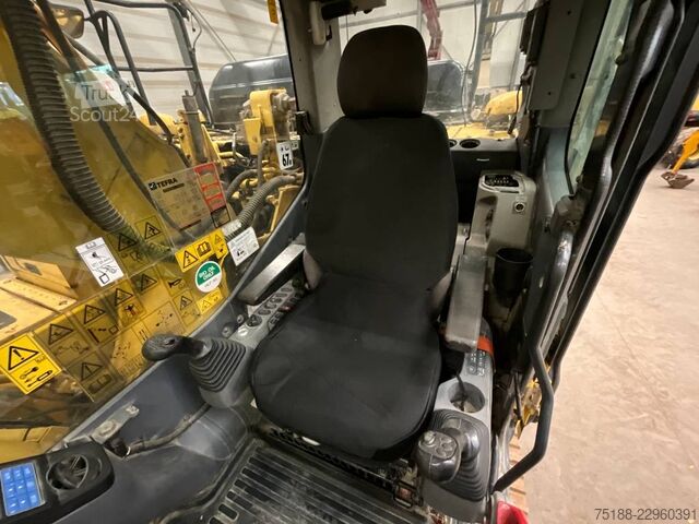 Goseniški bager Komatsu PC 210 LCi-11