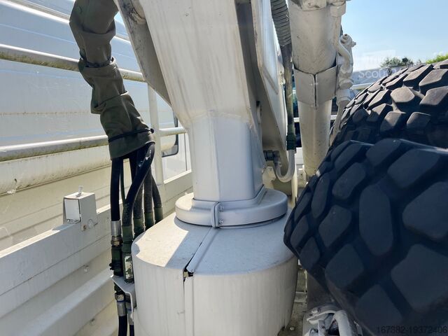 MERCEDESBENZ 1017 4X4 ex hadsereg felújított fehér daruval Mercedes-Benz 1017 4X4 ex army reconditioned white with crane