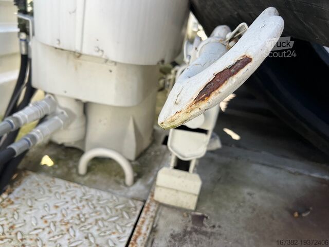 MERCEDESBENZ 1017 4X4 ex hadsereg felújított fehér daruval Mercedes-Benz 1017 4X4 ex army reconditioned white with crane