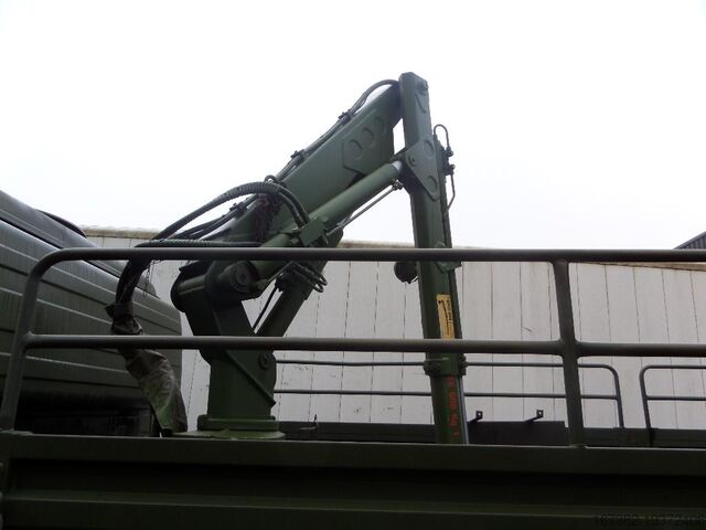 MERCEDESBENZ 1017 4X4 ex hadsereg felújított fehér daruval Mercedes-Benz 1017 4X4 ex army reconditioned white with crane