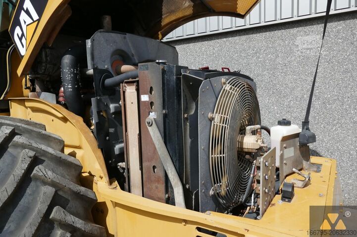 Single drum roller Caterpillar CP76