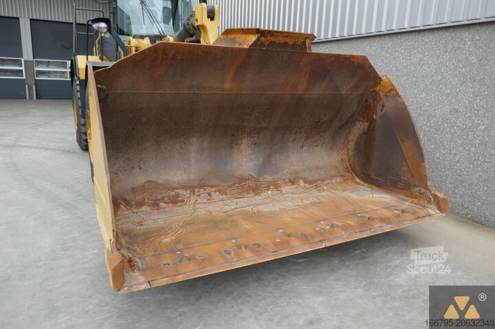 колёсный погрузчик Caterpillar 972M