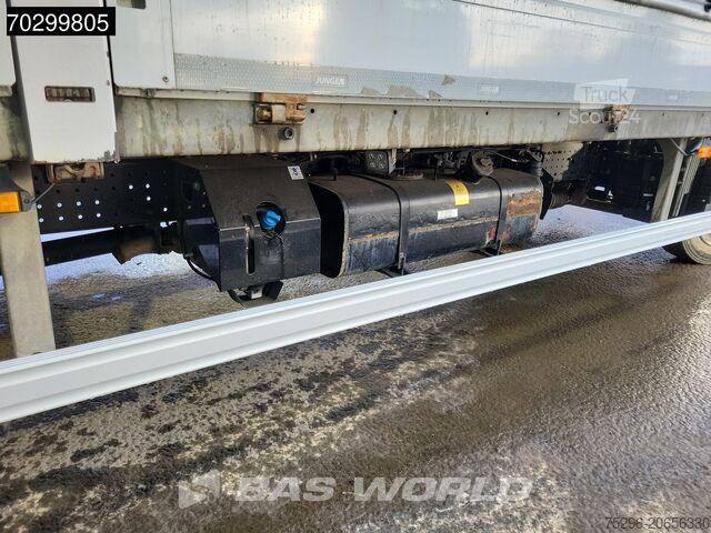 Curtain sided Mitsubishi Fuso 7C 18 4X2 Steelsuspension 1000kg Ladebordw...